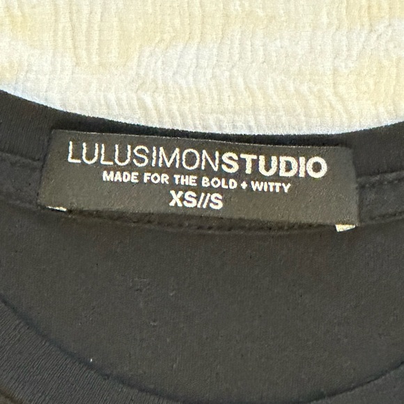 LULUSIMONSTUDIO Black “Screaming Inside” T-Shirt for the bold & witty - Picture 2 of 6